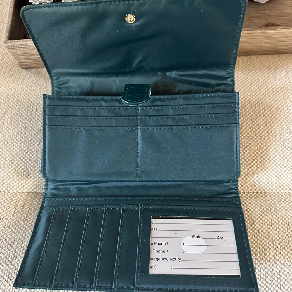 Time & Tru Piper Clutch Wallet‎ Teal Croc Embossed W/ Gold Hardware & Organizer